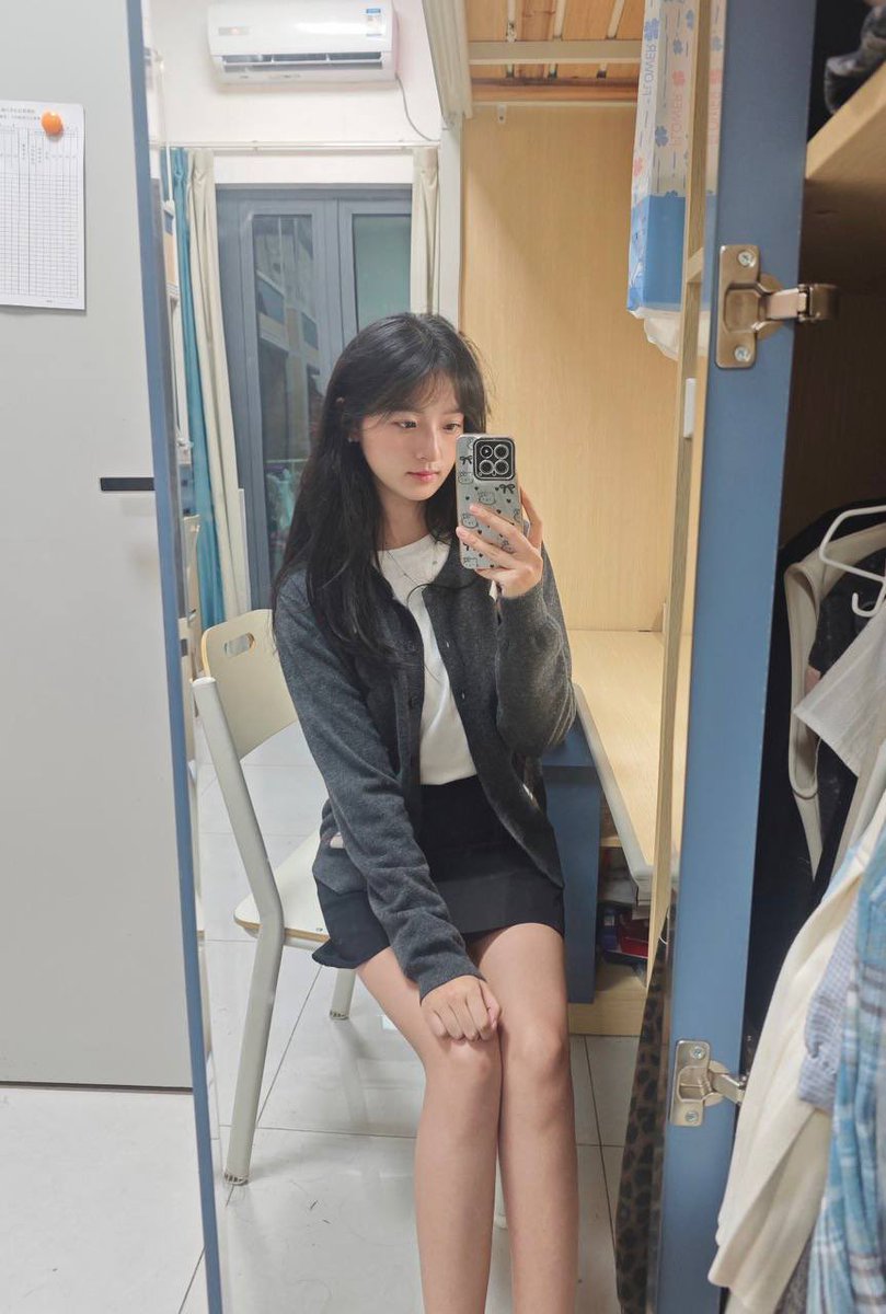 Aaaa1213102's tweet photo. 继续 继续。刚拍的福照有人看嘛 ？

今天当一次女菩萨！！

是粉哒！！看完不许瞎说🫣 https://t.co/qnvB3EGFc0