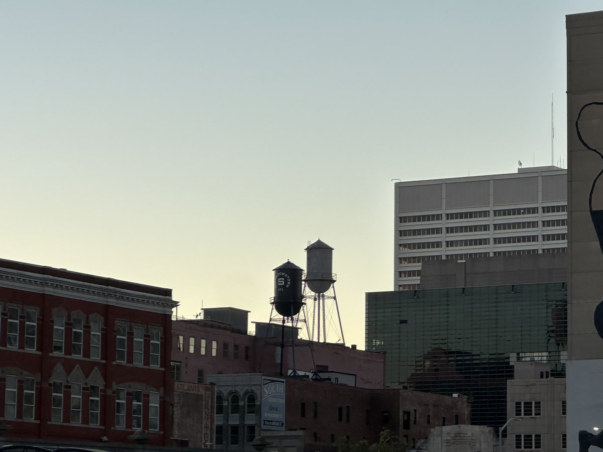 ATLsupremacist's tweet photo. It’s a shame many Atlantans can’t get over the stigma of living in the historic core. Downtown could become Brooklyn if we let it https://t.co/zBqJ35VIiv