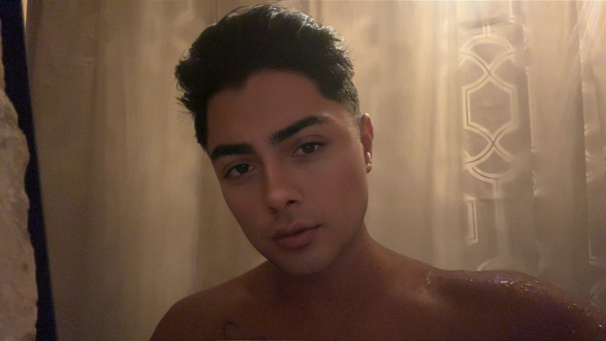 Laxwildd's tweet photo. Shower time 🛁 https://t.co/JeFbgqUkZv