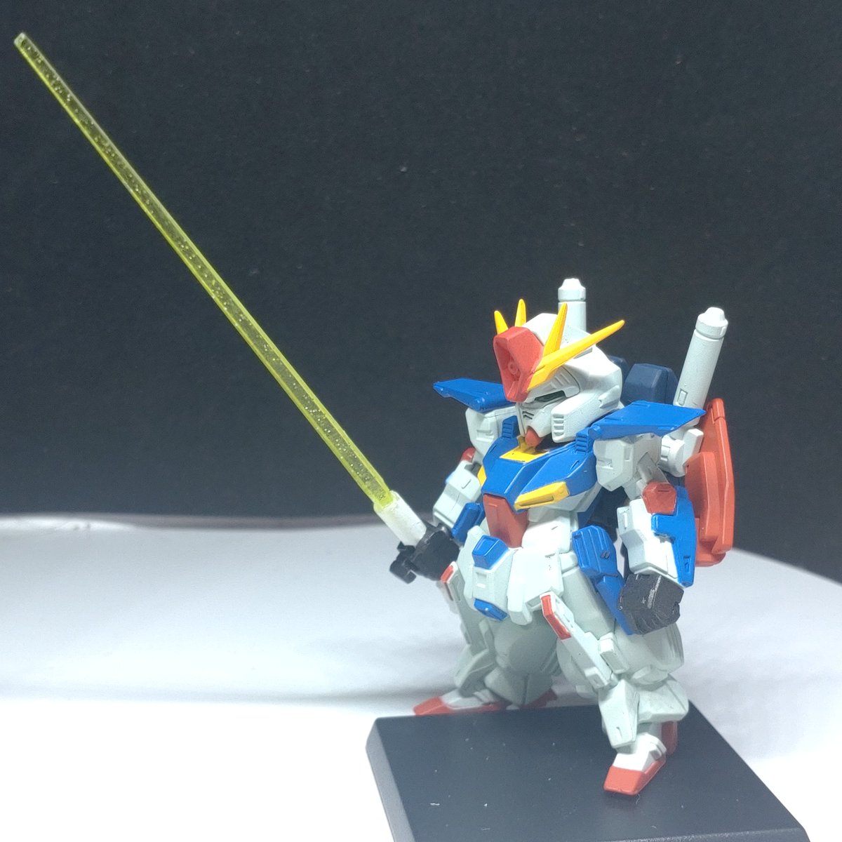 TadaUeda56's tweet photo. ＃FWガンダムコンバージ
＃νガンダム
＃ZZガンダム
ZZガンダム、かっこいいですね。
ハイーパービームサーベルを自作しましたがピンクがなかったのでこれで手打ちです。 https://t.co/SlXGRIojxO