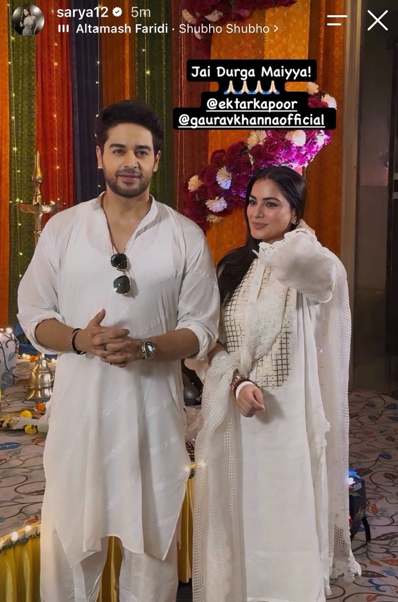 sakshi_18_01's tweet photo. Wishing all the very best to @iamgauravkhanna and Shraddha for their Upcoming show
Jai Mata Di 🙏🏻
By the way they looking so good together 🥺😍❤️🔥
@iamgauravkhanna
#GauravKhanna
#KhannaKaKhaandaan #NewShowLaunchingSoon https://t.co/y1VSSGey4O
