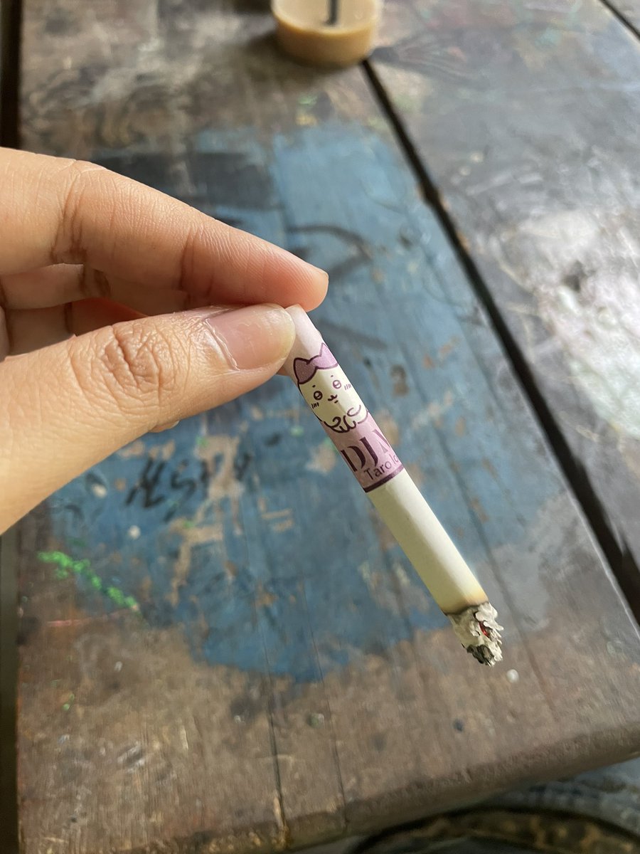 draculaurell's tweet photo. rokok chiikawa https://t.co/1IvhzNtW9t