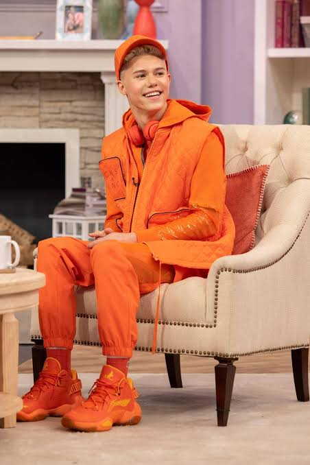 firastopher's tweet photo. "What I love most about these clothes is they're super versatile. You can wear them to work if you're famous, to dinner if you're famous. You can wear them to a wedding if you're famous" https://t.co/SHD6m85Dzq