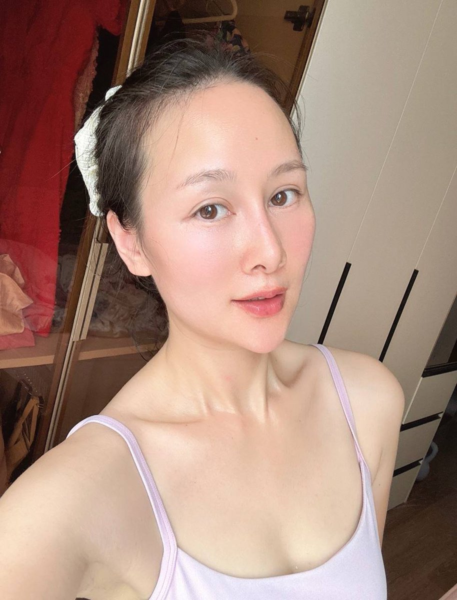 joanne45gr4's tweet photo. 90后已婚，丧偶式婚姻，独自一个人带孩子，内心很累也很寂寞，希望能遇到一个成熟稳重有趣的人 https://t.co/JylZ89p0Ji