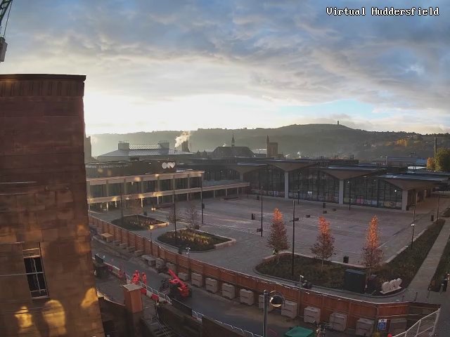 VHuddersfield's tweet photo. Sunny Autumnal views on our webcams in #colnevalley #holmfirth #huddersfield #queensgatesquare just now. BUT
Rain on the way
#Kirklees https://t.co/QtM3mFpcD6