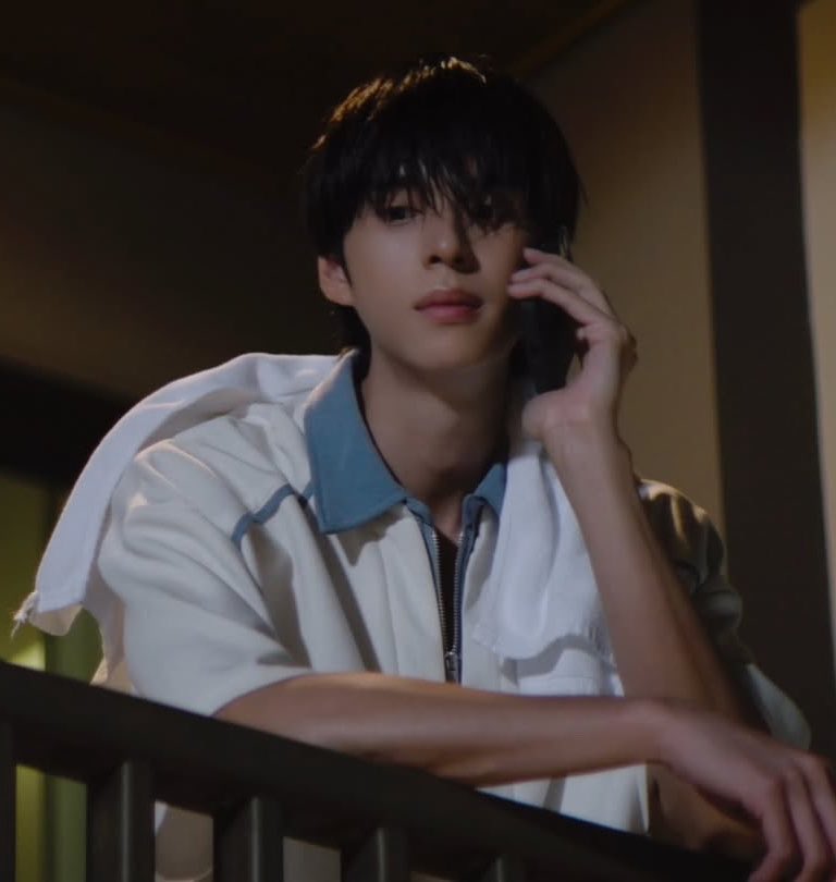favbibbib's tweet photo. หล่อมากอะ แต่โทรคุยกะเมีย https://t.co/SVPghYYDGA
