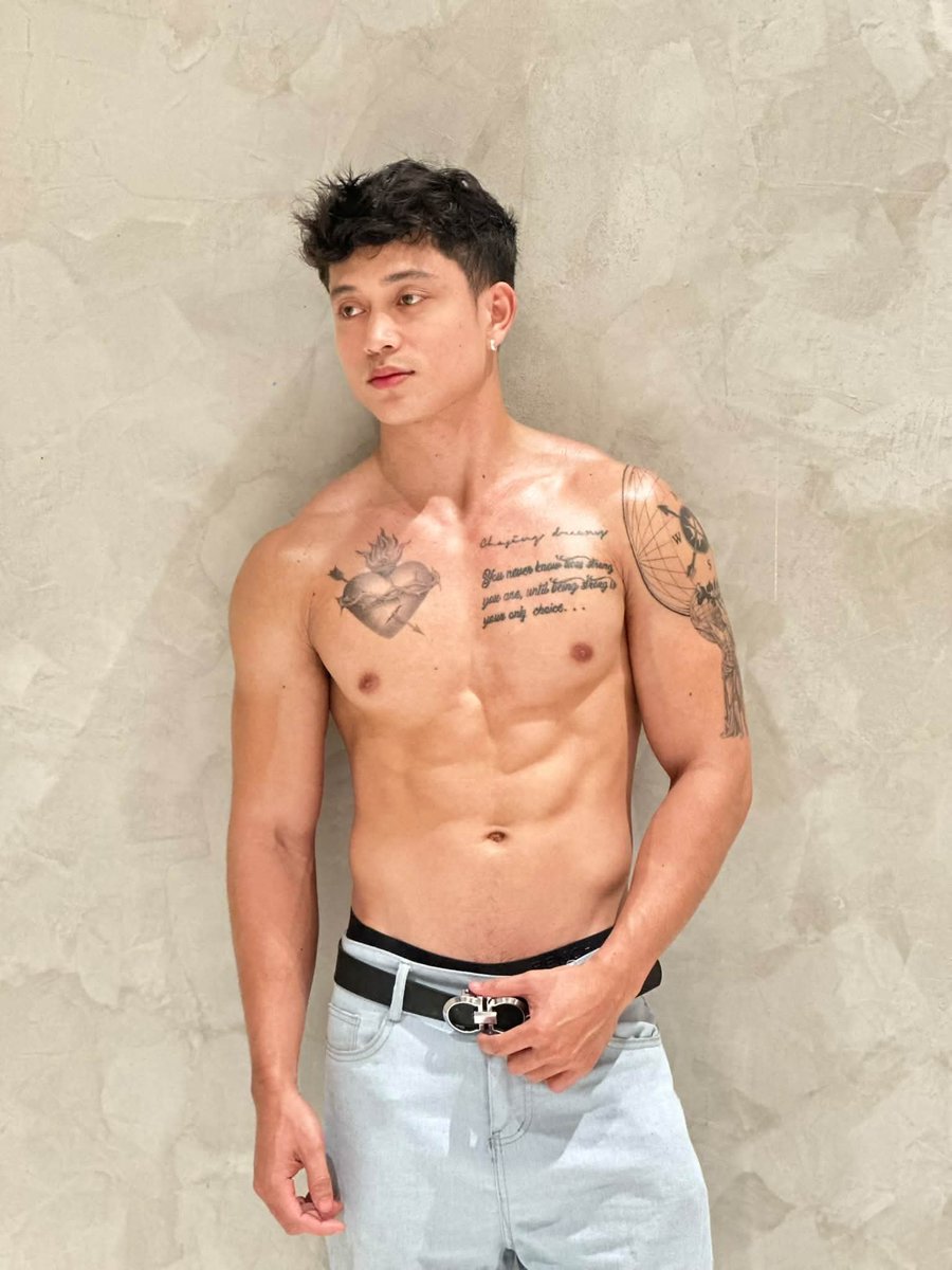 GEMSPROMAXdos's tweet photo. James Hanma, di man kalakihan ang kanyang alaga pero mataba naman! 🍆
[link on my bio] https://t.co/jRBMmM88K0