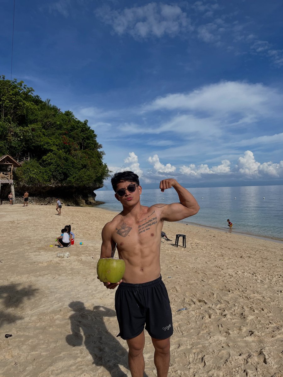 GEMSPROMAXdos's tweet photo. James Hanma, di man kalakihan ang kanyang alaga pero mataba naman! 🍆
[link on my bio] https://t.co/jRBMmM88K0