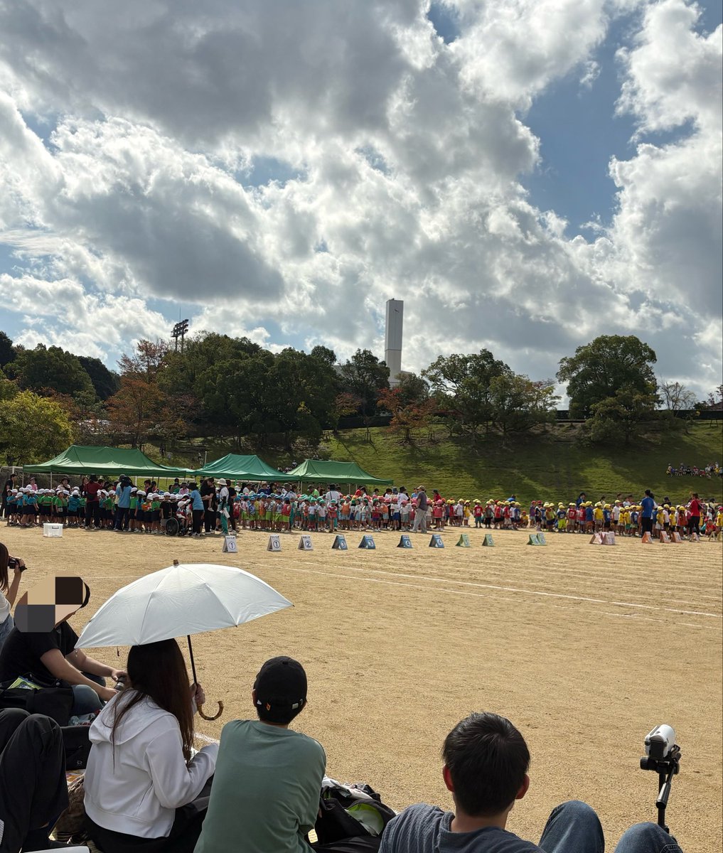 co_na_na775's tweet photo. 住んでる市の保育園の運動会でした。
娘、リレー速かった。
親のみ玉入れ参加。
玉入れとか久しぶりにやった（笑）
面白過ぎた。 https://t.co/ywZLSSQJuA