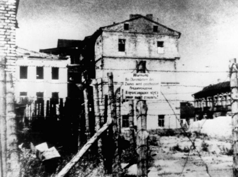 auschwitzxhibit's tweet photo. October 21, 1943 | German Nazi authorities declare the Minsk ghetto officially liquidated, after killing the 2,000 Jewish people who were still alive.

#AuschwitzExhibition #NotLongAgoNotFarAway https://t.co/la8tR8Aagl