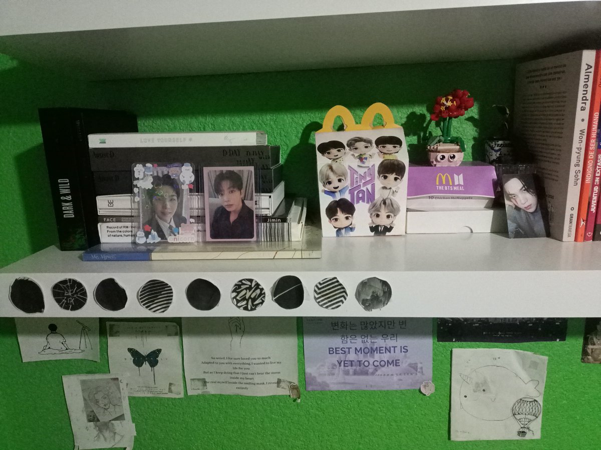 Stadium_vjg's tweet photo. Miren mutis, está es mi pequeña colección de merchs de BTS (llevo 11 años en el fandom, pero apenas cuando entre a la UNI compré unas cosas, a parte que soy foránea y cuido mi dinero :c) https://t.co/PB5S40FpFe