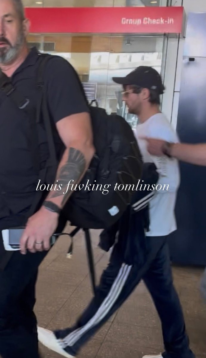 LTUpdatesPL's tweet photo. 📷 Louis na lotnisku

©its_tan_xx https://t.co/gdyRMDI2C2