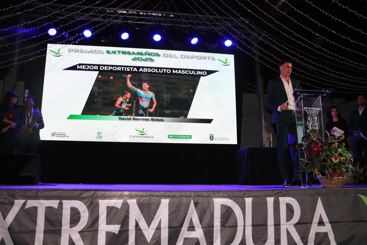 AtletismoCAPEX's tweet photo. 🏆 ¡NOCHE HISTÓRICA PARA EL CAPEX EN LOS PREMIOS EXTREMEÑOS DEL DEPORTE 2025! 💚🤍🖤 | 💙❤️🤍 https://t.co/Rd86FoVW1D