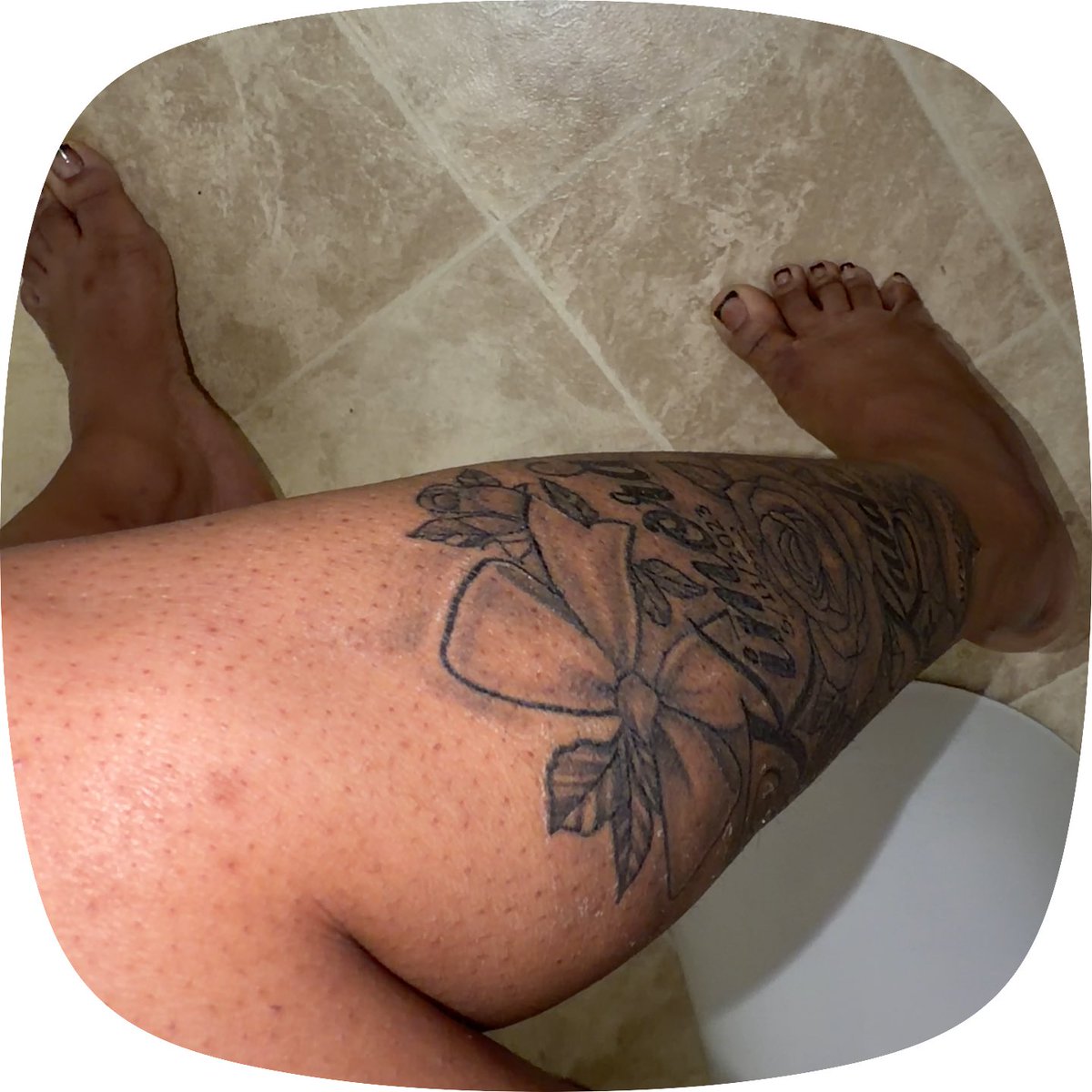 blueedadoll's tweet photo. Ain’t no white toes cuz what hoe ?!?! 🖤🥰
#prettyfeet #toes #rdu #ebony https://t.co/HsXUcZtk36