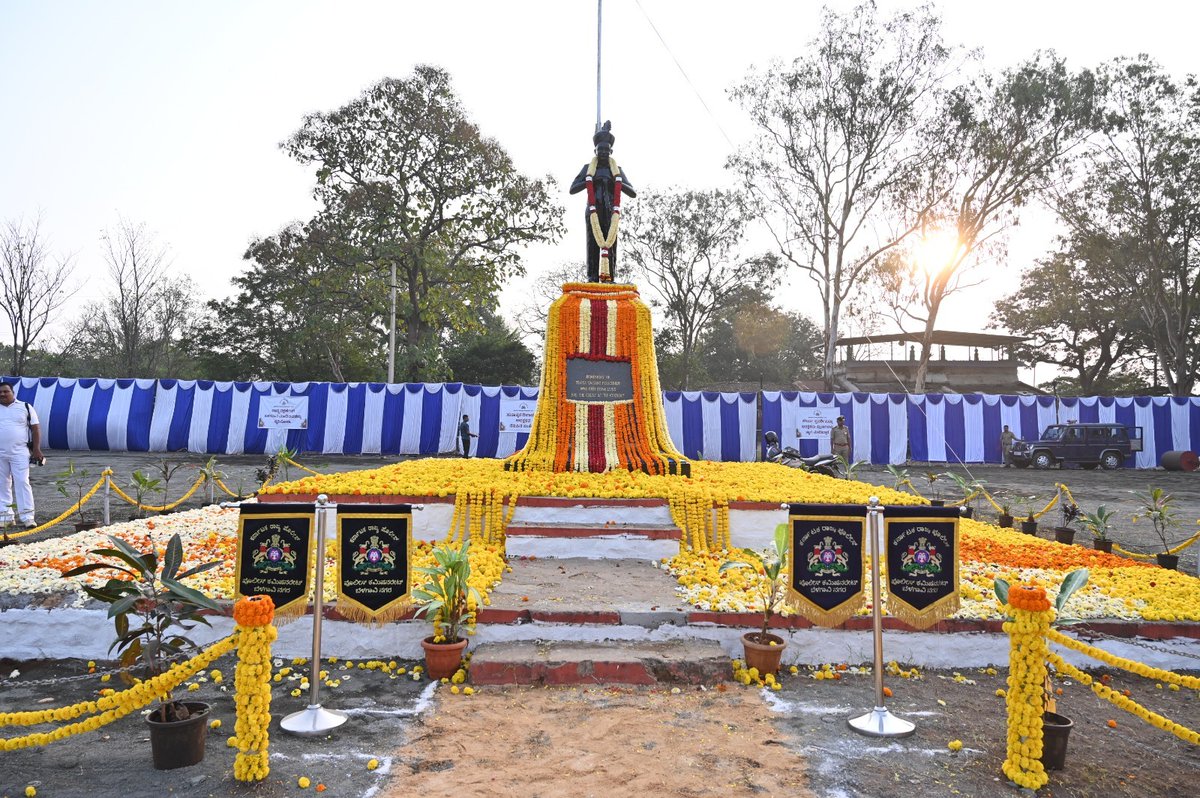 CPBELAGAVI's tweet photo. ಪೊಲೀಸ್ ಹುತಾತ್ಮರ ದಿನಾಚರಣೆ – 2026 🙏

ಪೊಲೀಸ್ ಕಮಿಷನರೇಟ್, ಬೆಳಗಾವಿ ನಗರ ಹಾಗೂ ಜಿಲ್ಲಾ ಪೊಲೀಸ್ ಘಟಕ, ಬೆಳಗಾವಿ ಜಿಲ್ಲೆ ವತಿಯಿಂದ ದೇಶದ ಶಾಂತಿ, ಸುವ್ಯವಸ್ಥೆ ಮತ್ತು ಜನರ ರಕ್ಷಣೆಗಾಗಿ ಕರ್ತವ್ಯ ನಿರ್ವಹಿಸುತ್ತಾ ಪ್ರಾಣತ್ಯಾಗ ಮಾಡಿದ ವೀರ ಪೊಲೀಸ್ ಹುತಾತ್ಮರಿಗೆ ಗೌರವಪೂರ್ಣ ನಮನಗಳು.

#BelagaviCityPolice #CpBelagavi https://t.co/yr3teRbWSS
