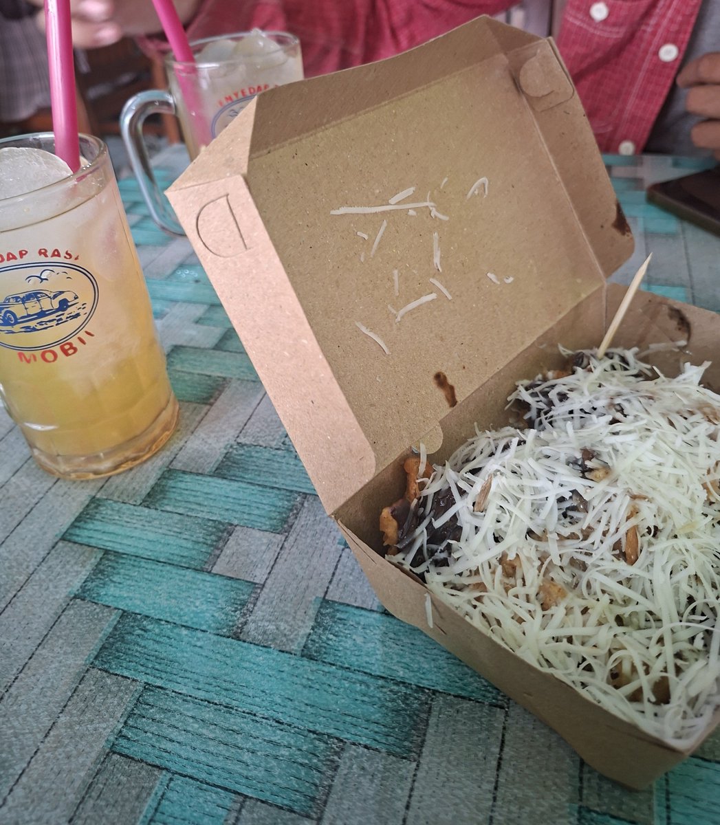 wasnaiveee's tweet photo. Apa itu amandel cuk WKWKWKWKWKWK makan enak = cepet sehat #prinsip #sikap https://t.co/49PizzU6RD