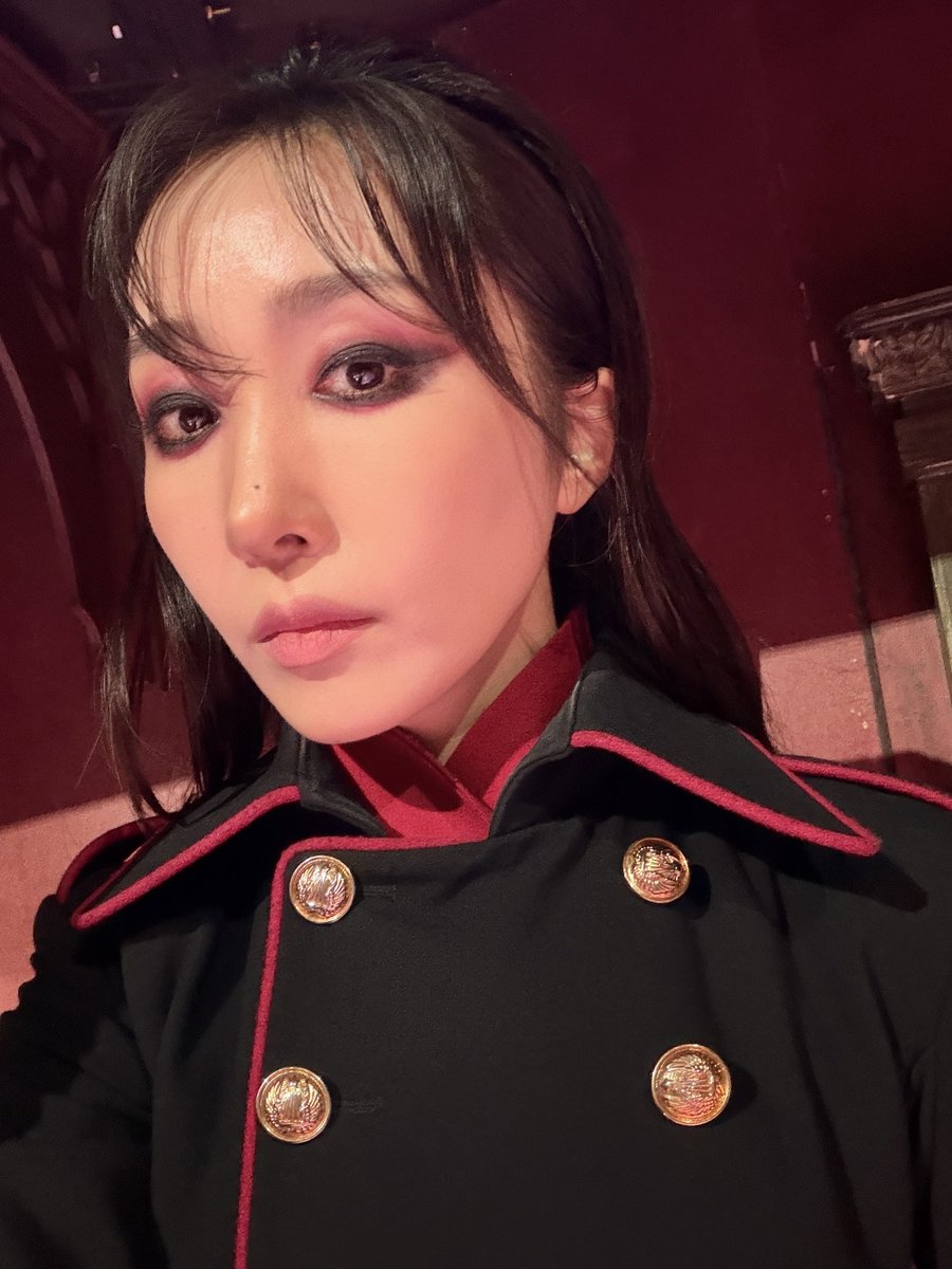 dkdlel2d's tweet photo. 얘들아 이렇게 생긴 악마가 자기 이번달 할당량 채워야 한다고 집에 찾아오면 어떻게 할 거야? 한 번은 튕겨야겠지? 나한테 실수로 키스했는데 솔직히 괜찮았던 것 같아ㅠ 집에 남편도 있었는데 방금 뛰어내려서 이제 나만 남았거든? 역시 따라가는 게 좋겠지? 음악이랑 웃음도 있고 춤도 출 수 있대ㅜ https://t.co/EP7U1nNpmV