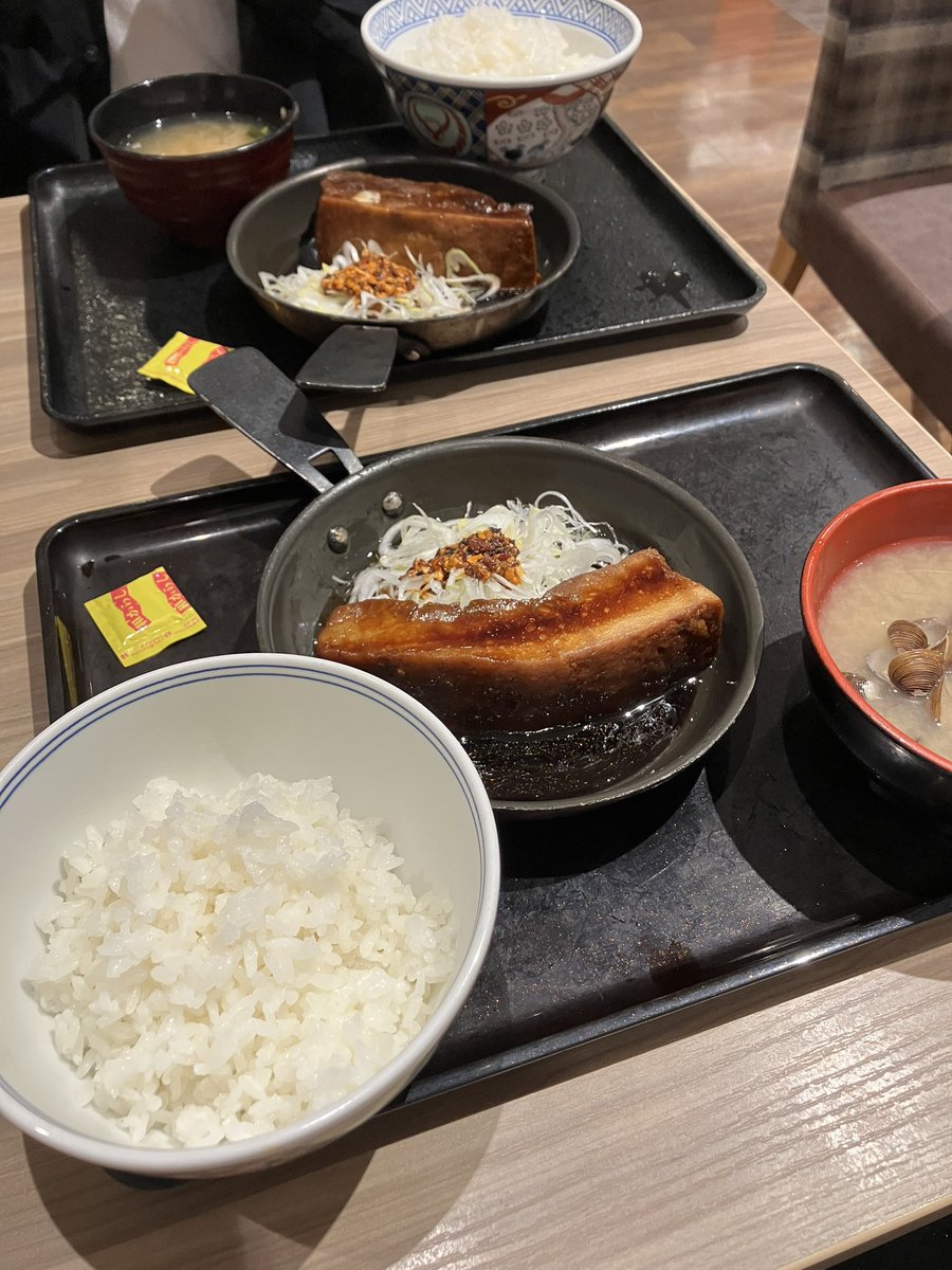 KOOLBOOST8_126's tweet photo. 友達の角煮レンガみたいやった〜‼️
私のは柔らかかったwwwwwwww
奢りあざす‼️‼️‼️‼️‼️ https://t.co/bqAmPEFsVI