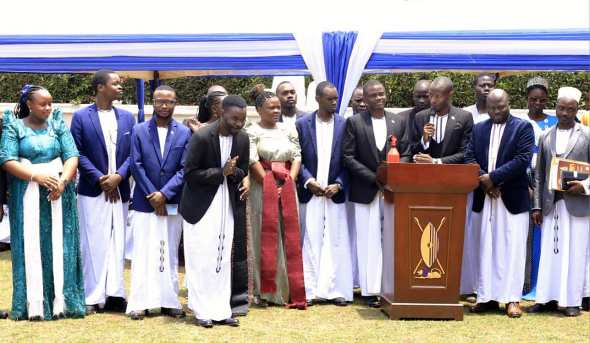 kashumbar's tweet photo. Kkiririza mu busobozibwo era nga omanyiddwa mukkyo nti n'abalala basobola okweesiga okukigguza kubanga wafuuka mukugu mukkyo.
Abaffe, omanyiddwa kukolaki obulungi.
#BugandaYiyoBugandaYange
#UOXBugandaRegion https://t.co/twRaX69Rcp