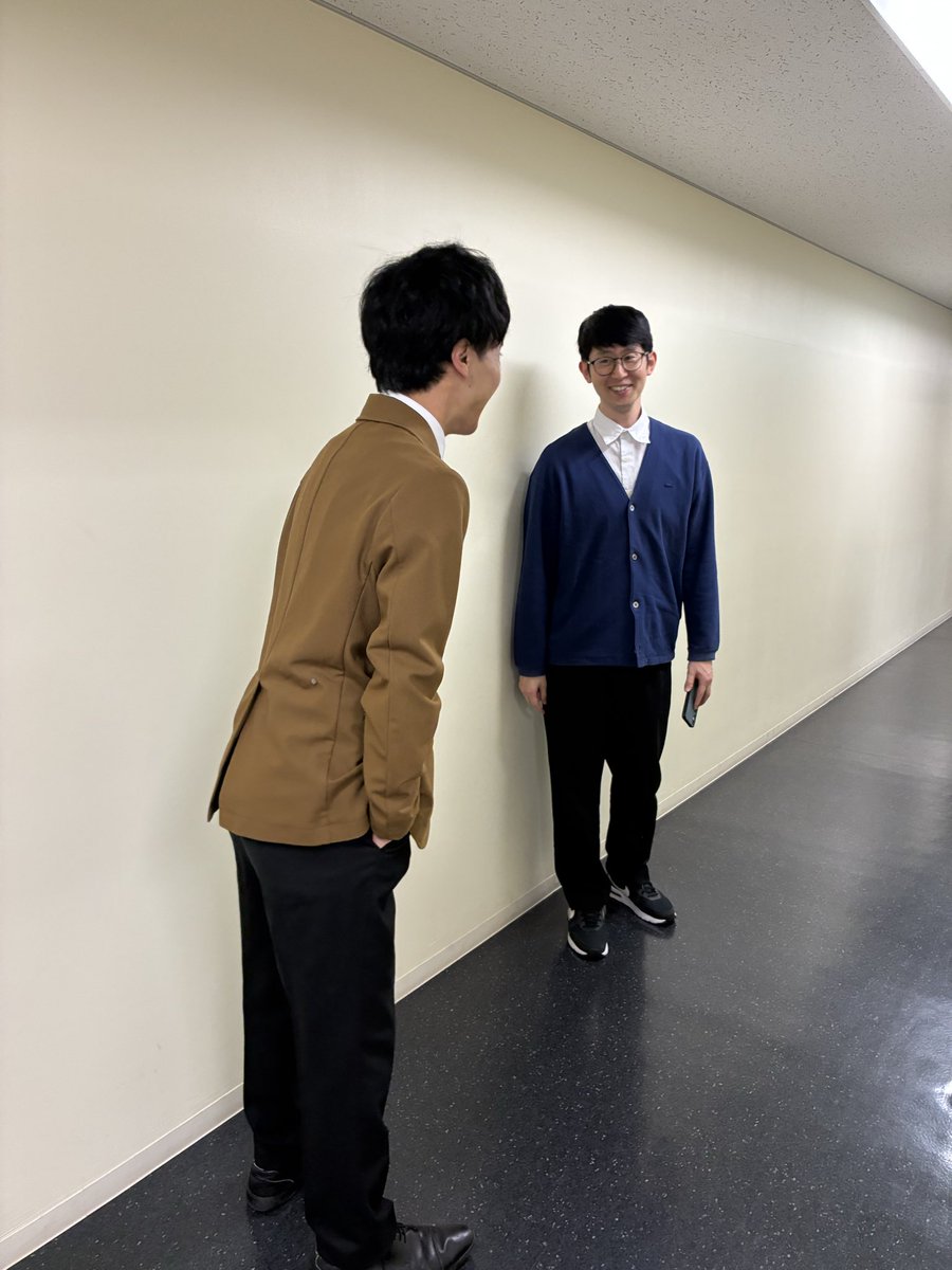 hikachicken's tweet photo. 10/19（月）20（火）
これからもXを明るくしていきたいです
豚焼肉？！気になって写真みたらおいしそうな冷麺がいました
みなさんの目が眩しいです！
写真自体がまぶしく感じます！
大山さんと西野さんは磁石なのかってぐらい気がついたら近くにいます
外のライブでもです
なんだか双子にみえてきます https://t.co/n49M6DnLPV