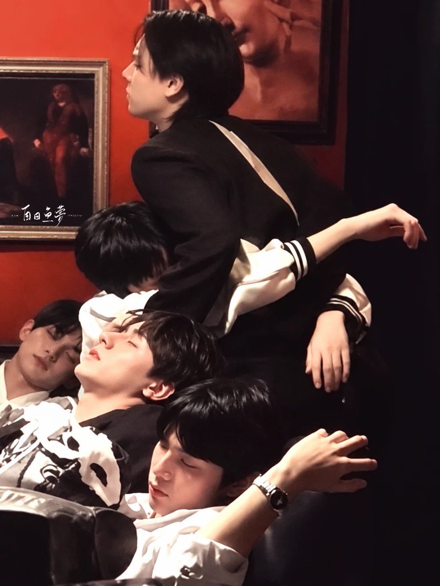 staryueyue02's tweet photo. นอกจากแขนจะโอบเอวพี่เค้าแล้ว หน้าเราอยู่ตรงไหนนะคอป... คันหัวอ่ะ

#foolinlove​ #BankArtit #Copterntp #copterbank https://t.co/1hwyNVx9Zb