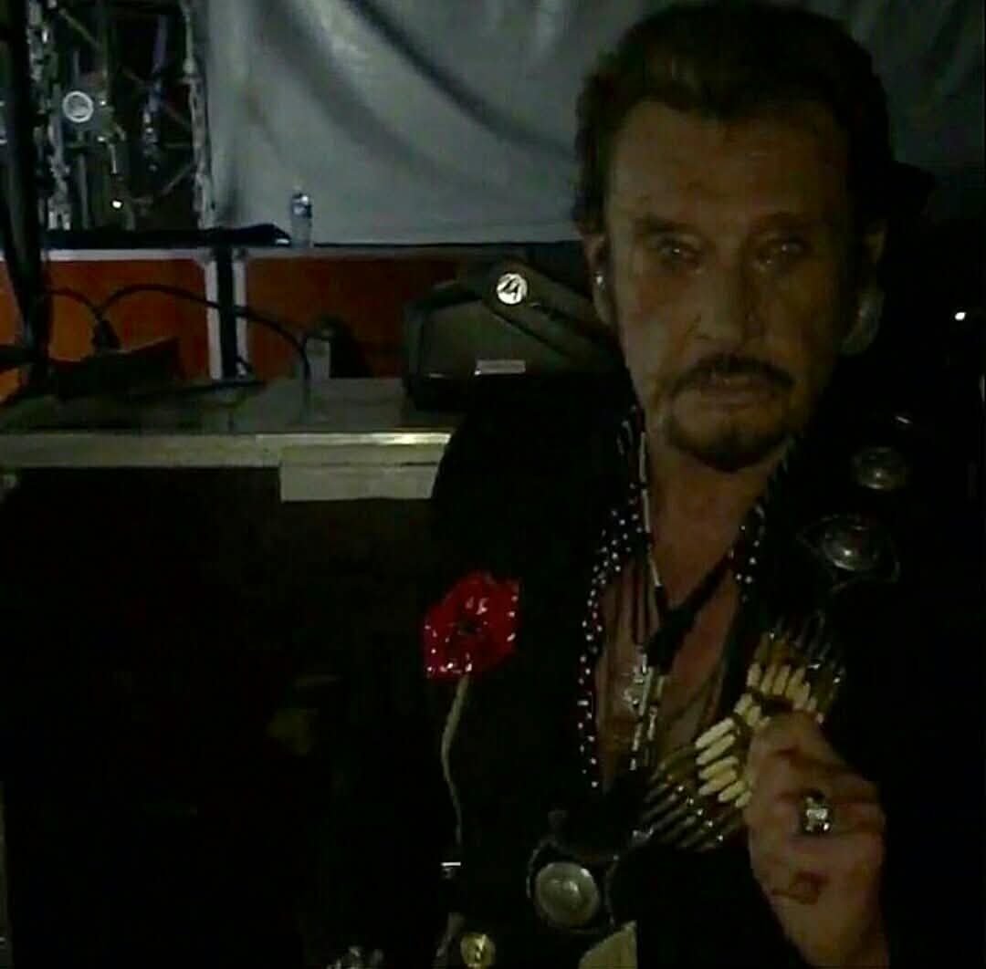denisgueldry's tweet photo. Salut à tous les fans du Taulier Johnny Hallyday aux amies amis je vous souhaite un excellent mercredi avec un bon café ☕ bises Rock'n'roll blues 😘🦅✌️🐺🎸🙏#TeamHallyday #EternelJohnny #DuRespectAJohnnyEtLaeticia #JohnnyHallyday83Ans @LHallyday @JohnnySjh https://t.co/cXTV2k0z48