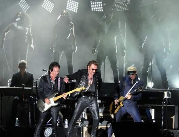 denisgueldry's tweet photo. Salut à tous les fans du Taulier Johnny Hallyday aux amies amis je vous souhaite un excellent mercredi avec un bon café ☕ bises Rock'n'roll blues 😘🦅✌️🐺🎸🙏#TeamHallyday #EternelJohnny #DuRespectAJohnnyEtLaeticia #JohnnyHallyday83Ans @LHallyday @JohnnySjh https://t.co/cXTV2k0z48