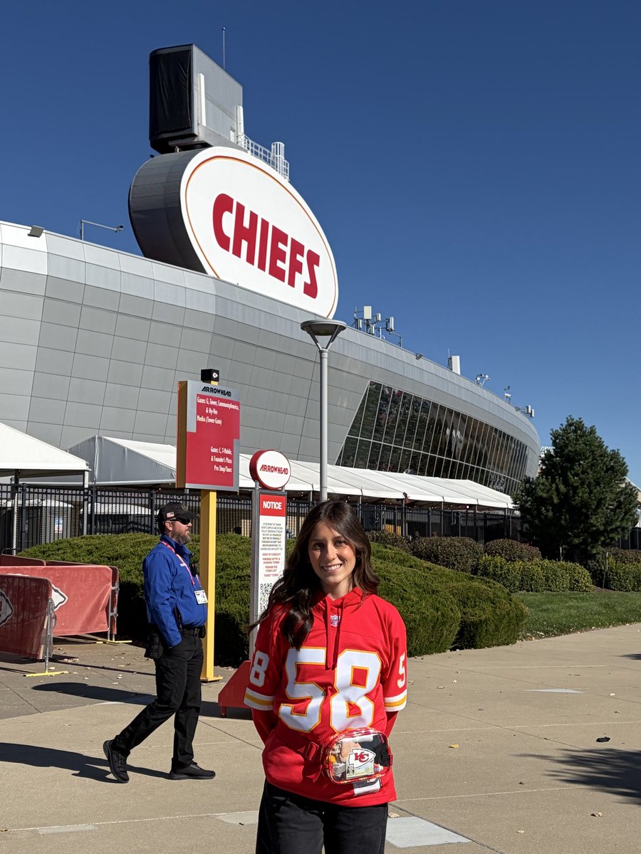 carpiokay's tweet photo. dbowe signed some merch for me + chiefs win — life like this sure is sweet https://t.co/HZJSxqkdKc