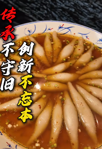 jxlc666's tweet photo. Fuzhou Lichuan Taro Dumplings: Made primarily from taro, which is steamed until tender, mashed, and mixed with sweet potato starch until well combined. The mixture is then wrapped around fillings such as winter bamboo shoots, shiitake mushrooms, and meat. 
#Fuzhou #Lichuan #Taro https://t.co/Jm4gkYJoHt
