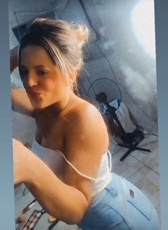 VirjoesBR's tweet photo. Irmã do @an0ninus de 26 anos!!!! Olha para a beleza dessa gostosa e maravilha e como ela coloca a linguinha para fora!!!! Vamos construir a maior legião de Incels e Virjolas https://t.co/j6lrrZ9NHm