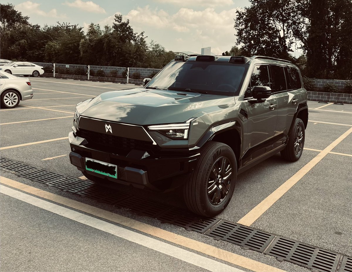boogerscapybara's tweet photo. @Brad_Setser @tong_psy And jess FYI, I am a gasoline in my veins car guy and was a self driving Luddite as well. Got the top of the line Huawei system because the waifu doesn’t really drive.

Bro… driving sucks. After you’ve experienced L2++ self driving… you’ll never want to do it again. https://t.co/p2X7X13TZw