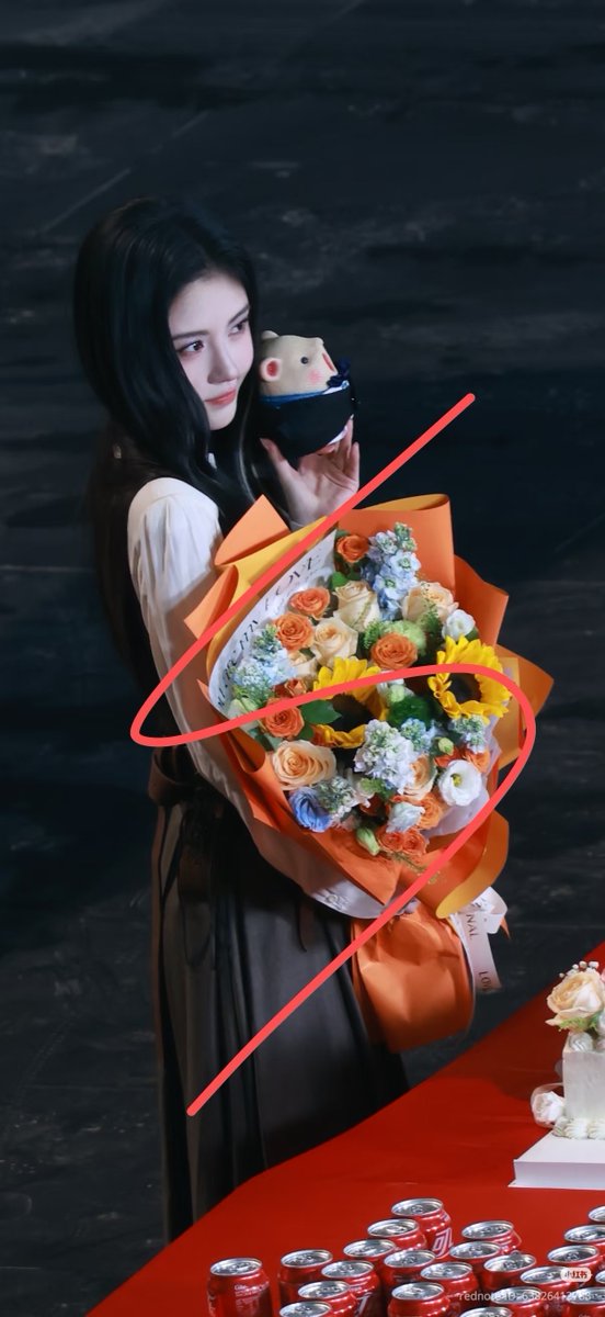 wanhuasin's tweet photo. Its a wrap!! see you soon su lüxia!! 

cr : watermark 

#Jujingyi #鞠婧祎 
#WanhuaSin #万花世界
#WorldofAThousandFlowers https://t.co/NlkDRsA5Mi