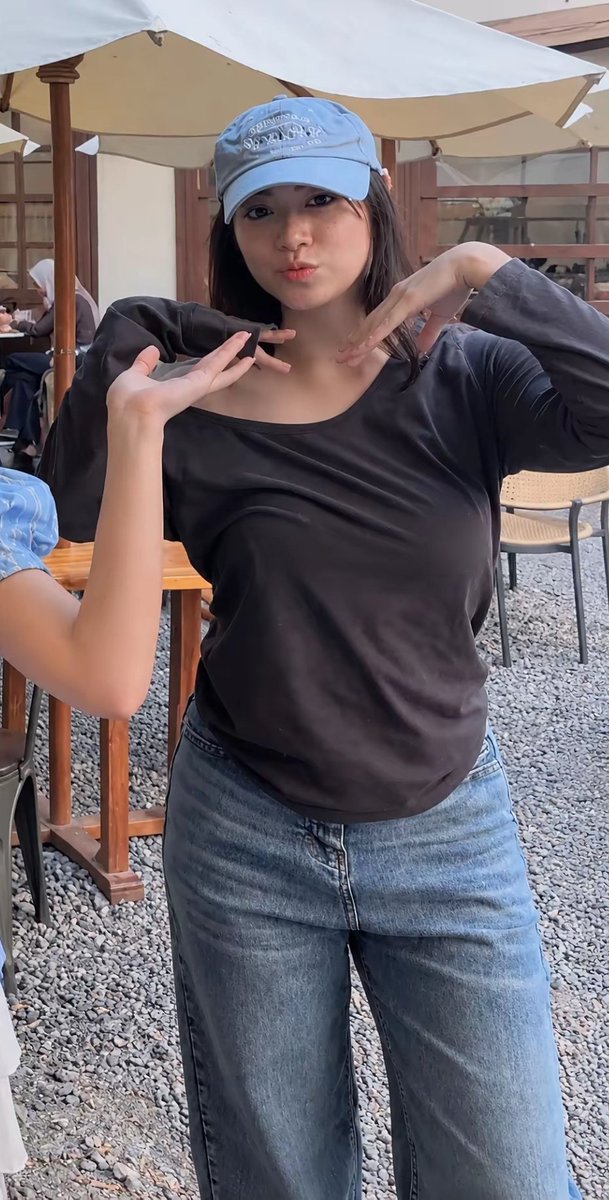 blazer581926's tweet photo. Lily😋 https://t.co/nG0tWYIcf3