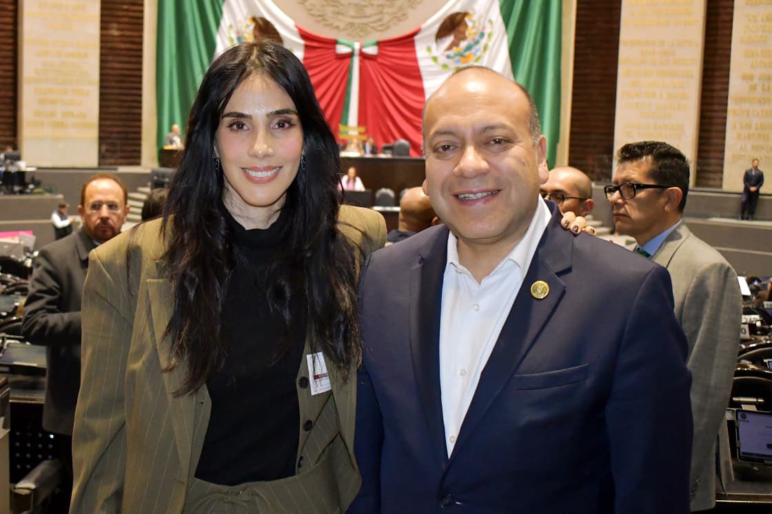 julioc_moreno's tweet photo. Es un gusto recibir en la @Mx_Diputados a la destacada actriz mexicana Sandra Echeverría, en una jornada en la que abordamos temas importantes para el bienestar de las y los mexicanos. 🇲🇽🤝 https://t.co/rCddZGWgmq