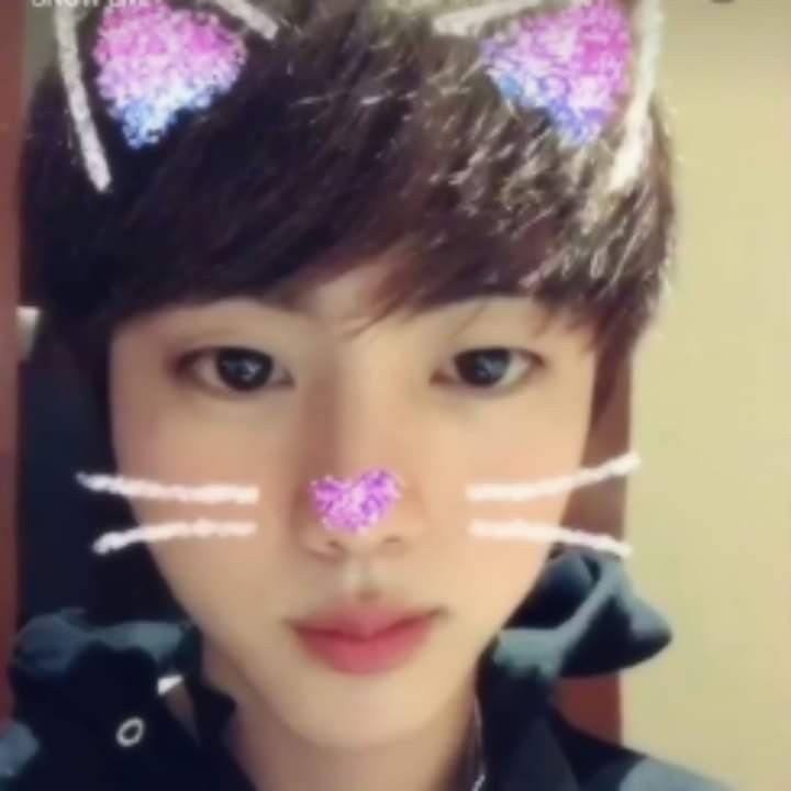 Jungwon2104940's tweet photo. Amiguibis hay que seguirnos en Spotify https://t.co/VWyPDb8SZX