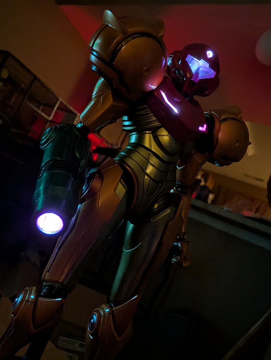 Dana_Nicole_96's tweet photo. I found her on sale and had to get her. She's beautiful! 💜 #samus #samusaran #metroid https://t.co/YS5UQ5GBGQ