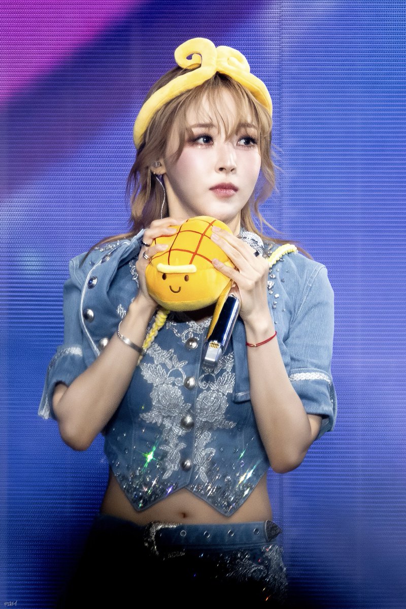 firmstarchaser's tweet photo. 261004 마마무 홍콩 콘서트 4WARD

#마마무 #MAMAMOO #문별 #MOONBYUL https://t.co/0lqoofQSE9