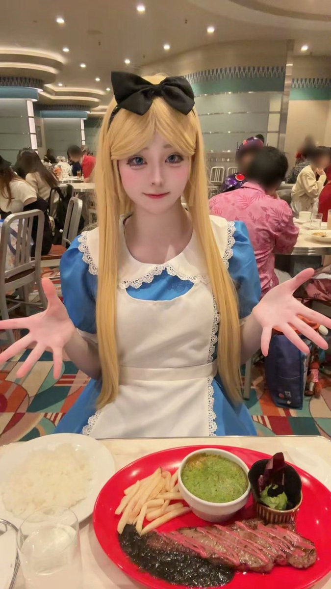 m__oon5214's tweet photo. アリス仮装でDハロ行ってきました🎶
 #アリス仮装 #Dハロ仮装 https://t.co/miwqv6Kbz1