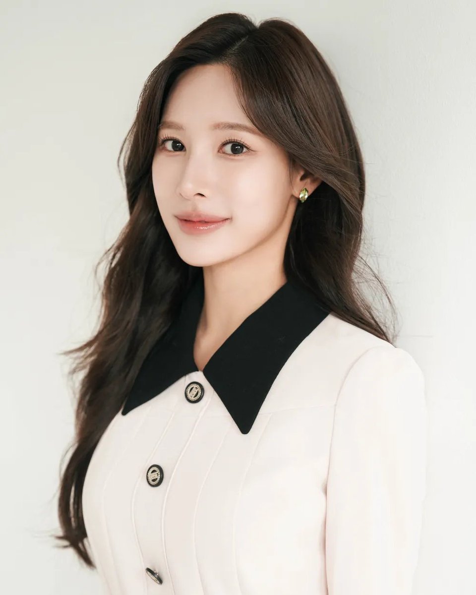 um_pp22's tweet photo. 환승연애 출연자 인스타 팔로워 순위. (여성 출연자)

1. 성해은 - 120.1만
2. 곽민경 - 101.1만
3. 이나연 - 93.6만
4. 박나언 - 63.5만
5. 이유정 - 56.2만
6. 고민영 - 50만
7. 이코코 - 47.5만
8. 박지현 - 42.3만
9. 송다혜 - 41.8만
10. 홍지연 - 39.4만

최근 곽민경이 100만 돌파하심 !!!
다들 너무 이쁘신분들 !!

여러분이 가장응원하는 출연자는 누군가유 ?!