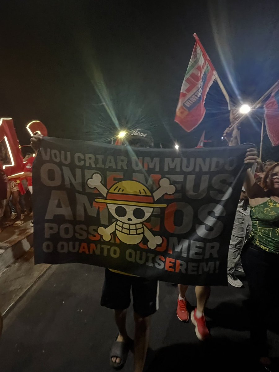 mystichellen's tweet photo. one piece é político https://t.co/VTXiILnWUv