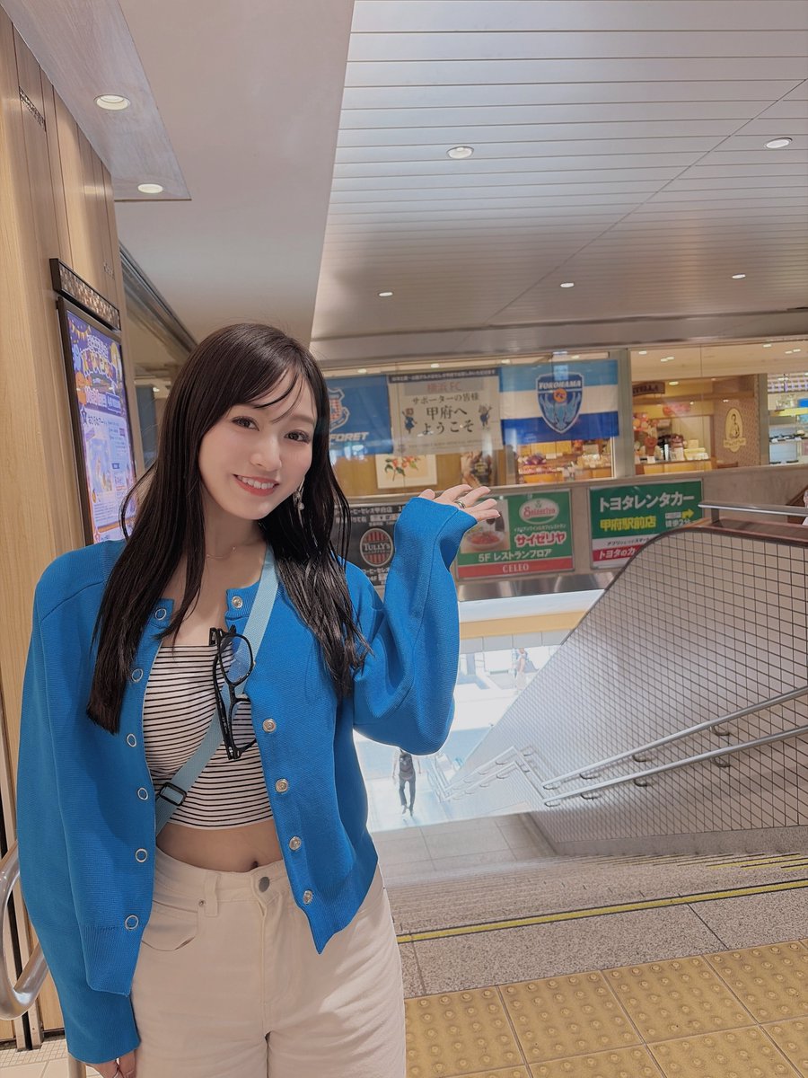 _fl_monika's tweet photo. 甲府上陸！🚃💙

#yokohamafc https://t.co/KcroltXb2u