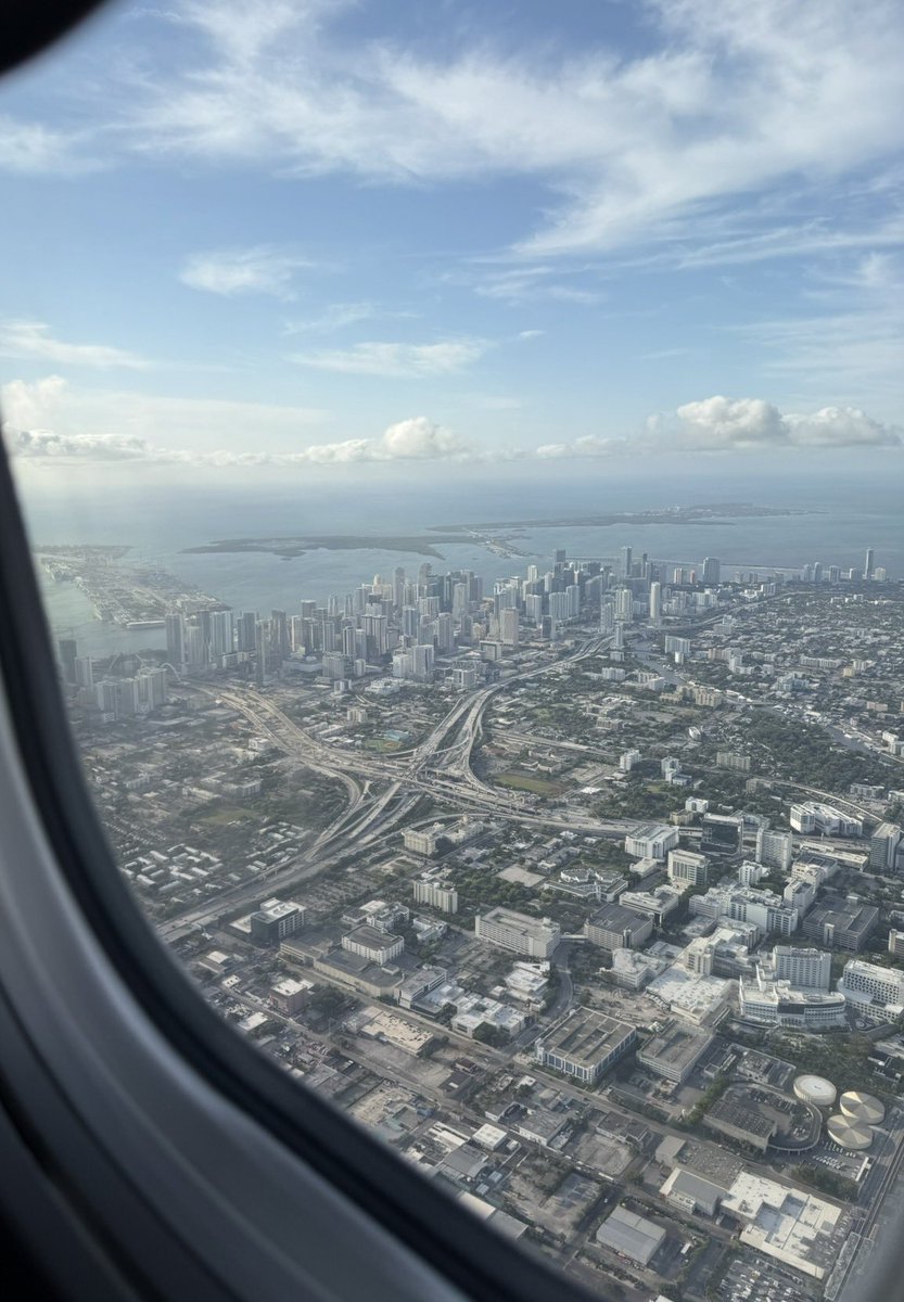 VelvetSage0119's tweet photo. Miami!!!! I can’t wait to be all up in you!!!!✈️🤤 https://t.co/JONBa6aEqt