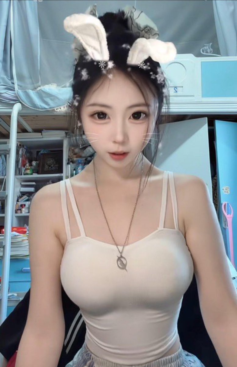madison15ua1's tweet photo. 睡醒了，继续继续！！！😂

谁要看我20岁的福吗？？？

 多来锐评一下，看完不许讲我福黑嗷…！ https://t.co/SK0zFXo2Ar