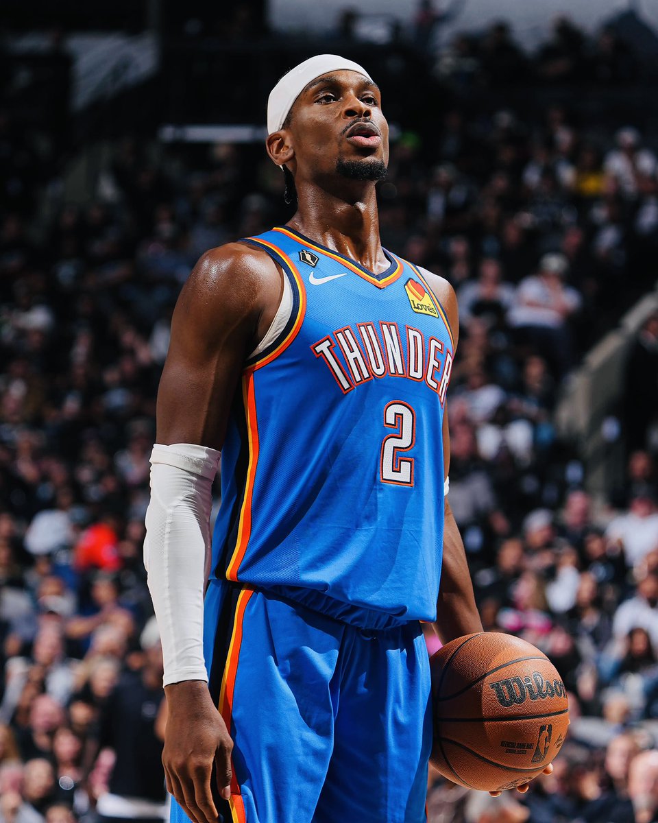 BleacherReport's tweet photo. SGA SHOWS OUT IN SEASON OPENER TO BEAT SPURS 🔥

32 PTS
13/27 FG
5 REB
4 AST
2 STL
2 BLK https://t.co/Yk3DV1wo4N