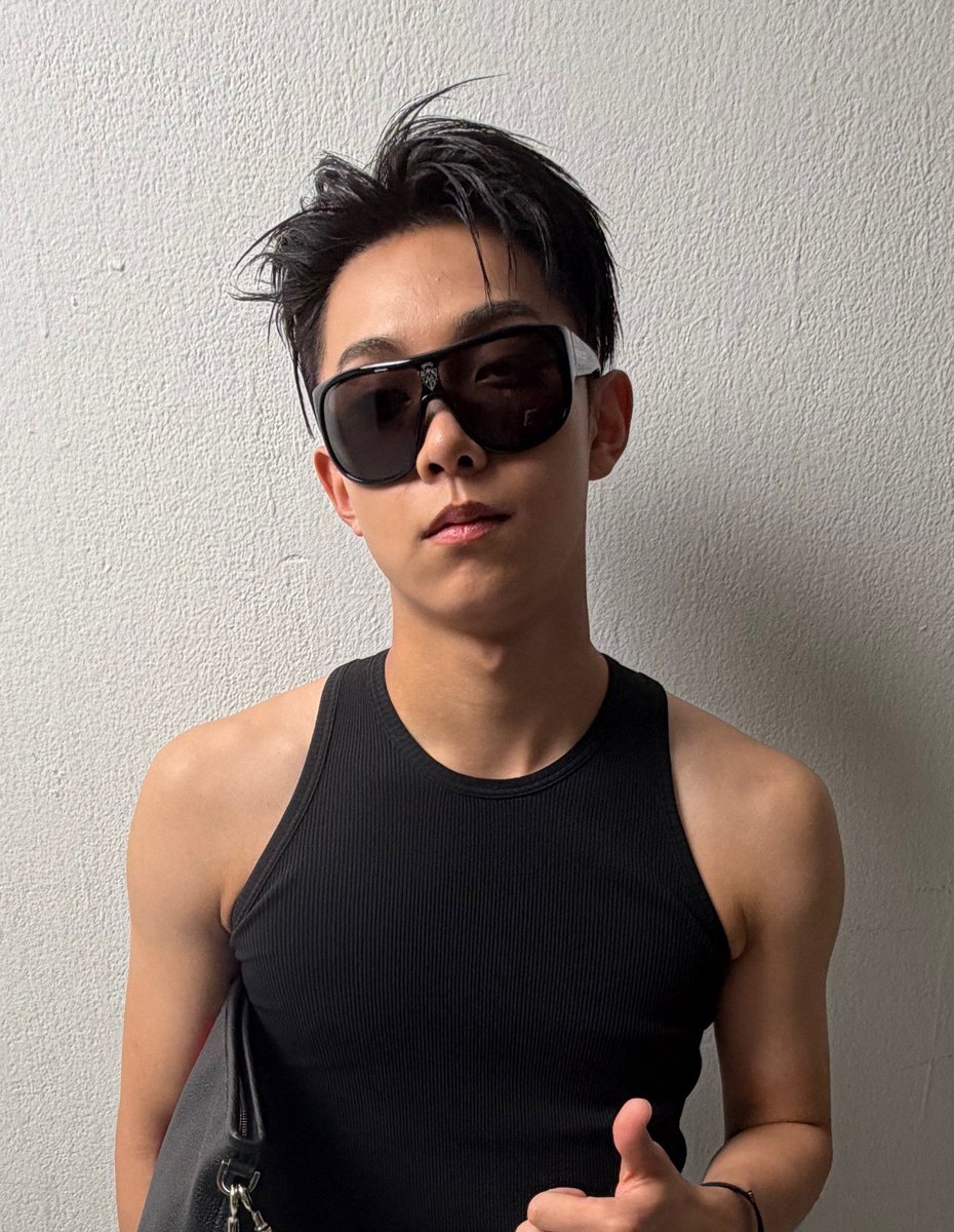 ryulberasumsi's tweet photo. the day ryul ngepap rambutnya di bleaching i know im gonna mourning his black hair, and now i miss his black hair damn much 😞😞😞 https://t.co/im1VTKGSMJ