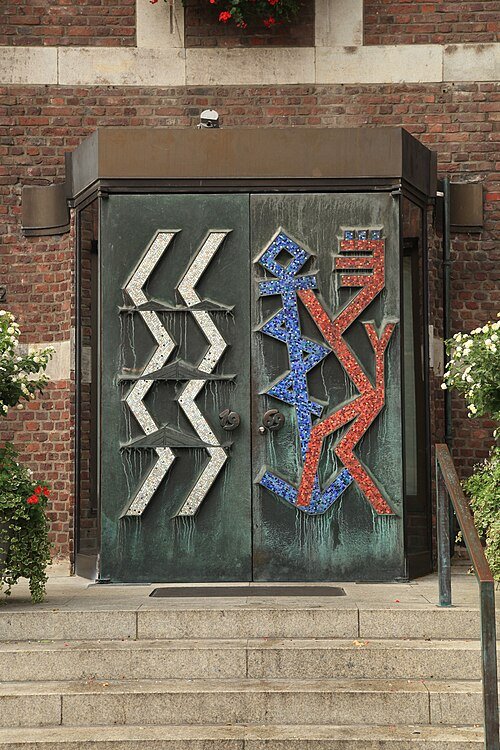 TomGGTruth's tweet photo. Portal of Duesseldorf's / Germany cityhall https://t.co/ZQavAhYGmq