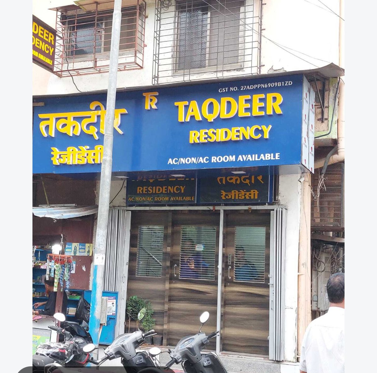 zuberansari107's tweet photo. @mybmc @mybmcWardHE @CPMumbaiPolice @MumbaiPolice sir, why Mumbai Police is not verifying people who stayed in Kalina-based illegal dormitories? Beverly palace, Eldoria Palace, Taqdeer residency, Kalina Residency, Metroplex, etc runs illegally, people concern for their safety https://t.co/08xBoeW9t9