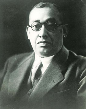 SadaaShree's tweet photo. Be Rash Behari Bose

Worked undercover at  Dehradun Forest Institute,  strategies the assasination of Lord Hardinge.

Goes to Delhi to see the attempt on him, and when it fails, comes back to his work, and goes about his duties normally.

Strategizes a 1857 style revolt among disgruntled soldiers of British Indian army, almost pulls it off.

Escapes to Japan, and evades the British attempts to capture him 17 times there.

Marries a Japanese lady, sets up the first Indian restaurant in Japan,  receives it's highest civilian award Order of the Rising Sun.

Builds up the Azad Hind Fauj,  coordinating with Indian diaspora in South East Asia, ex soldiers of the British Indian Army.

Invites Netaji to come to Singapore, hands over leadership of Azad Hind Fauj, now the Indian National Army.

Quite often overshadowed by his more famous namesake, Rash Behari Bose is as much a legend in his own right whose remarkable life needs to be known more.