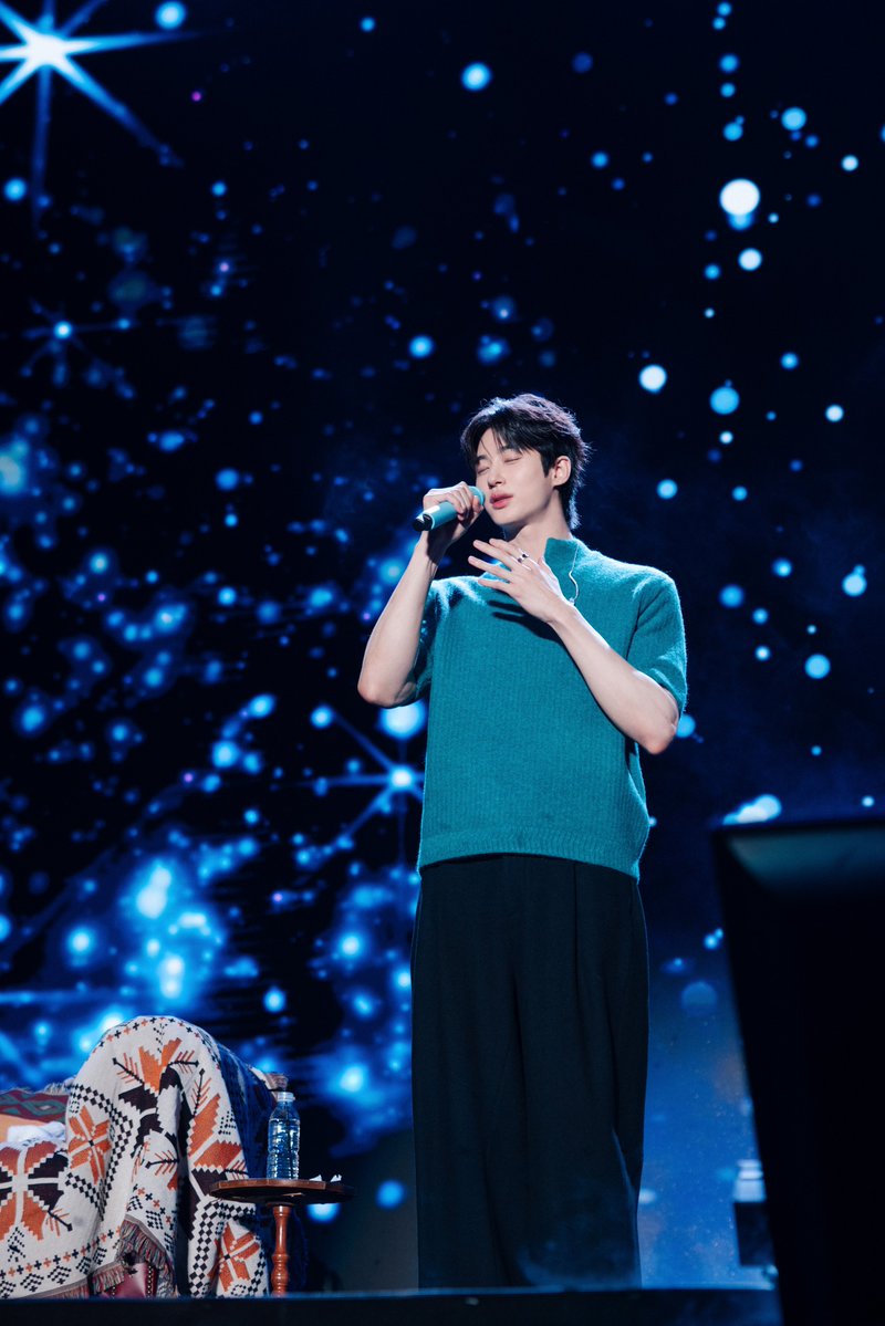 VARO_ent's tweet photo. [📷]

2026 ByeonWooSeok Asia Fanmeeting Tour
<The Secret Library> in Taipei
Behind Photo 📸

🐶🔗 https://t.co/7ByQtf0lnM

#변우석 #ByeonWooSeok
#TheSecretLibrary_in_Taipei
#바로엔터테인먼트 #VAROentertainment https://t.co/5xmuoO3sWm