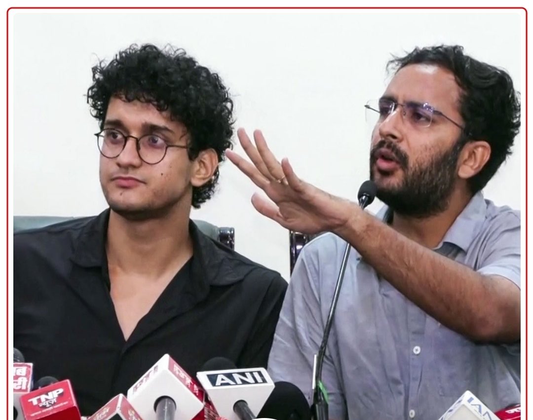 mksanalytiq's tweet photo. 🔥🚨 बिग अपडेट!

पहले केस के बाद अब 2 और केस क्राइम ब्रांच को ट्रांसफर हो गए।

दिल्ली पुलिस 2 हफ्ते की ज्यूडिशियल कस्टडी मांगेगी + क्राइम ब्रांच नए आरोप लगाएगी। अब महीने भर लगातार जेल में बीपी सुगर चेक होगा 

मोबाइल से मनी ट्रेल निकला।
नेपाल रूट से पाकिस्तान लिंक्स जांच के दायरे में।
लंबा घुस गए ये… रंका और दास।
It’s done bro 🔥🔥🔥🔥🔥
